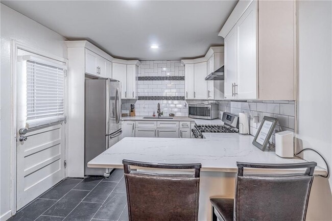 Building Photo - 2456 Harwood Dr