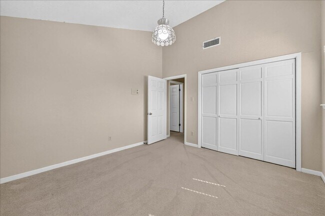 Building Photo - 5305 Greenbriar Dr