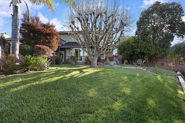 Building Photo - 7273 Shoreline Dr