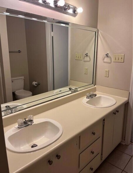 Building Photo - 1708 Brightside Dr