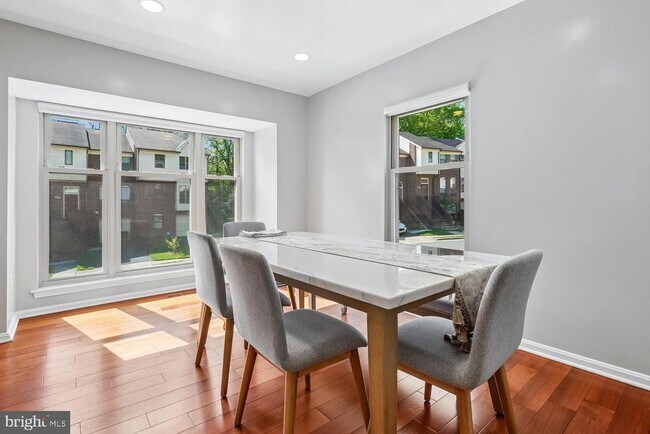 Building Photo - 6608 Westbury Oaks Ct