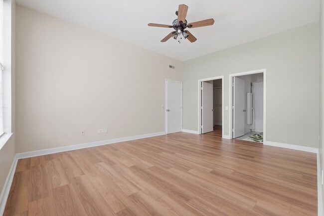 Building Photo - 1631 S Michigan Ave