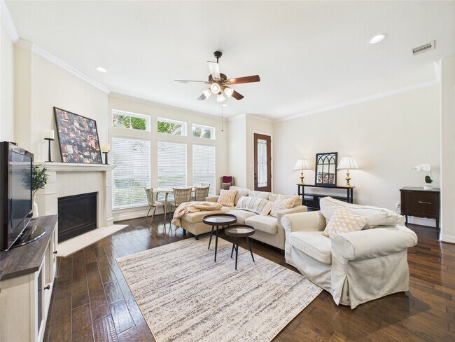 Building Photo - 22 Tassia Ln