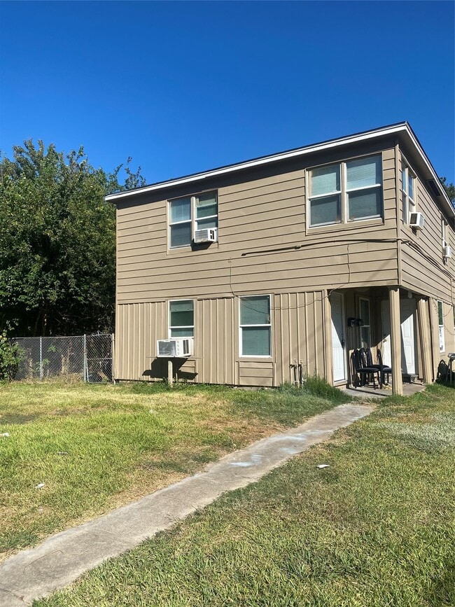 Building Photo - 1204 7th Ave N