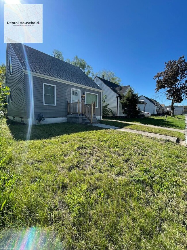 Building Photo - Beautifully Kept~3 BEDROOM 1 BATH BUNGALOW
