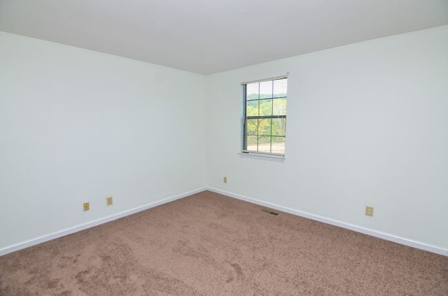 Building Photo - 931 Brentwood Pointe