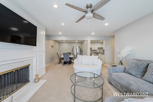 Building Photo - 5601 Carriage Way Dr