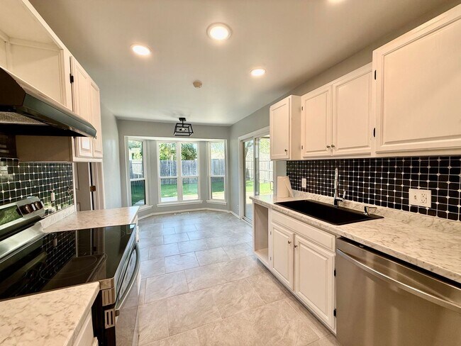 Building Photo - Nice 3 bedroom 2.5 bath near Jenks HS