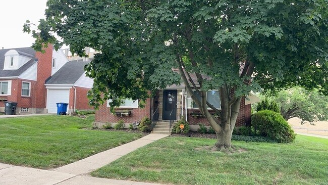 Building Photo - 1076 Sherwood Dr