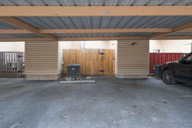 Building Photo - 8400 Jamestown Dr