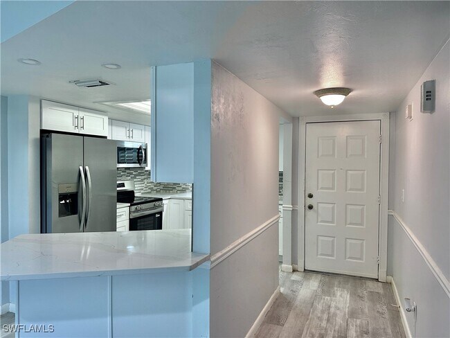 Building Photo - 4955 Pepper Cir