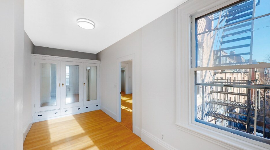 Building Photo - 482 Beacon St