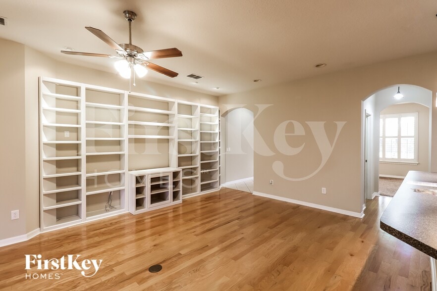 Building Photo - 7820 Riverwood Oaks Dr