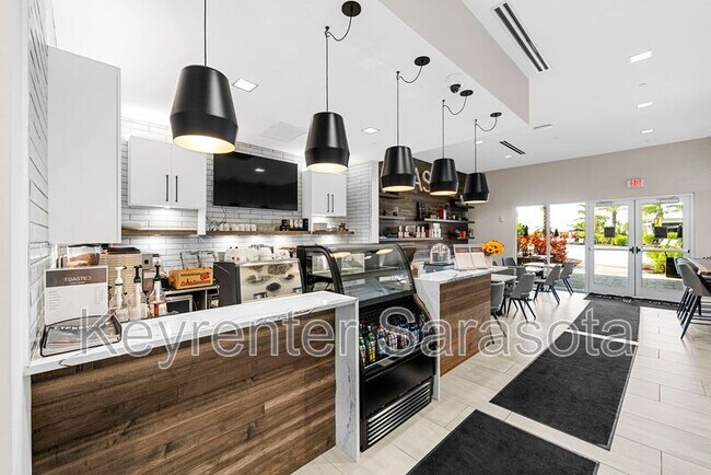 Building Photo - 16207 San Donato Pl