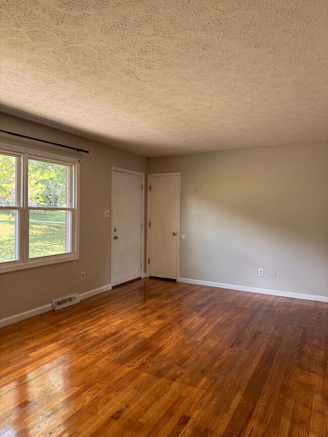 Building Photo - 104 Westburg Dr