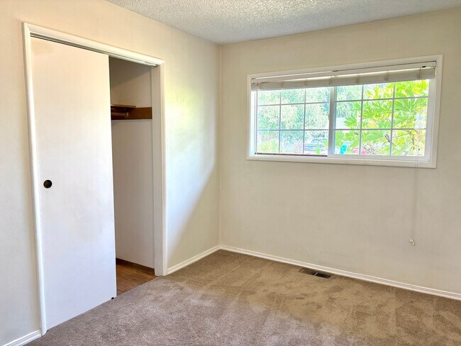 Building Photo - Parkrose Nicely Remodeled Ranch Home on Corner Lot with Carport, A/C