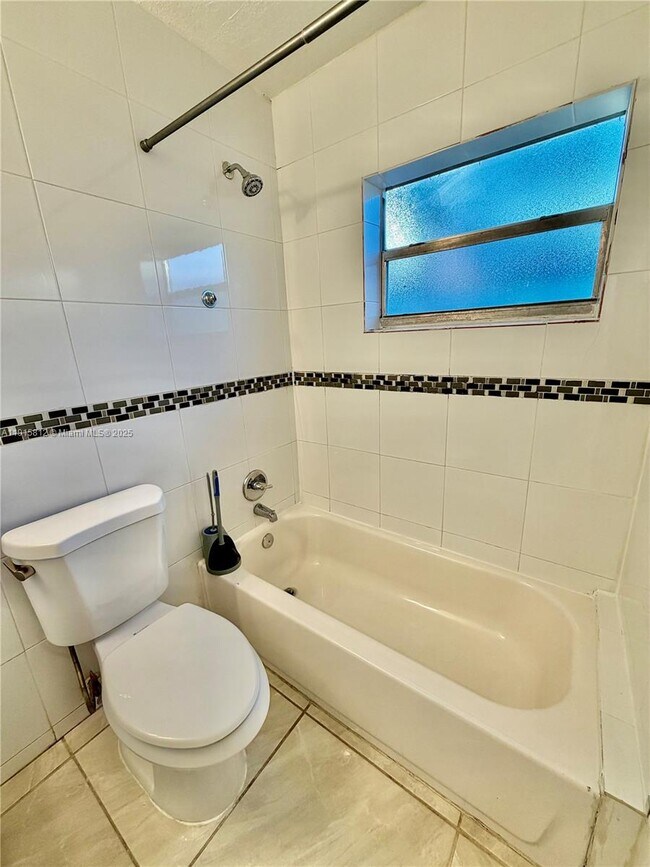 Building Photo - 2571 NW 13th Ct