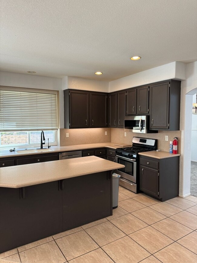 Building Photo - For Rent in West Murrieta – Spacious 5BR Home