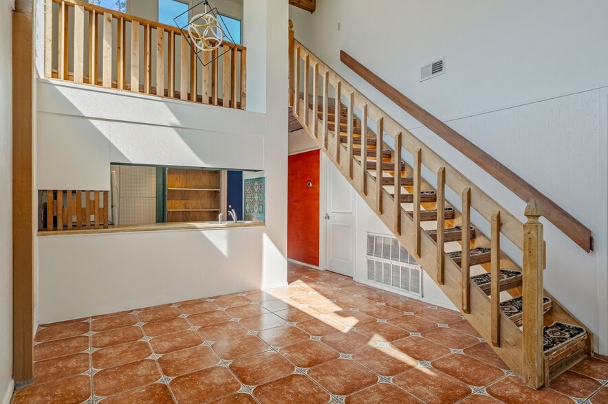 Building Photo - 302 Venture Blvd S