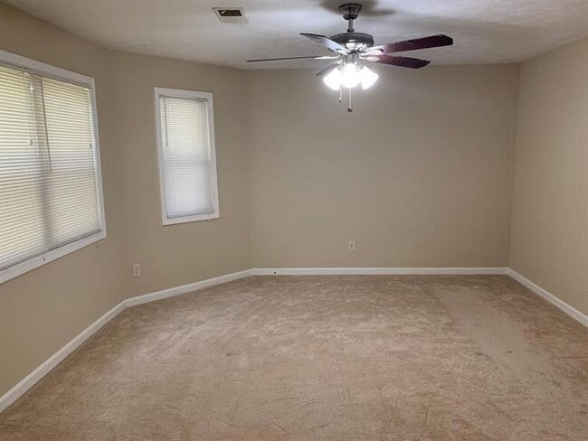 Building Photo - 768 Emerald Forest Cir SW