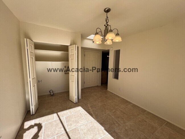 Building Photo - Four Bedroom Home