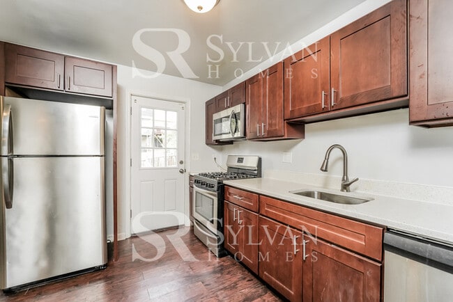 Building Photo - This highly desirable 4 bedroom, 2 bathroom home is ready for your personal touch!