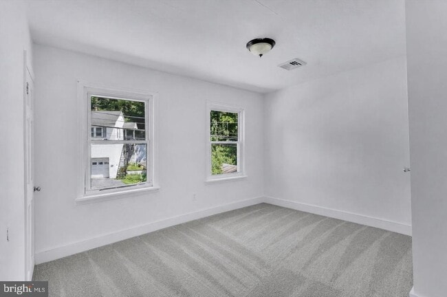 Building Photo - 60 Irish Ln