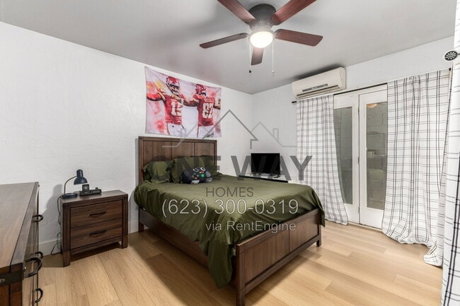 Building Photo - 107 S Catalina St