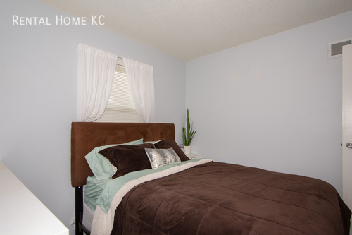 Building Photo - 4828 Bond-