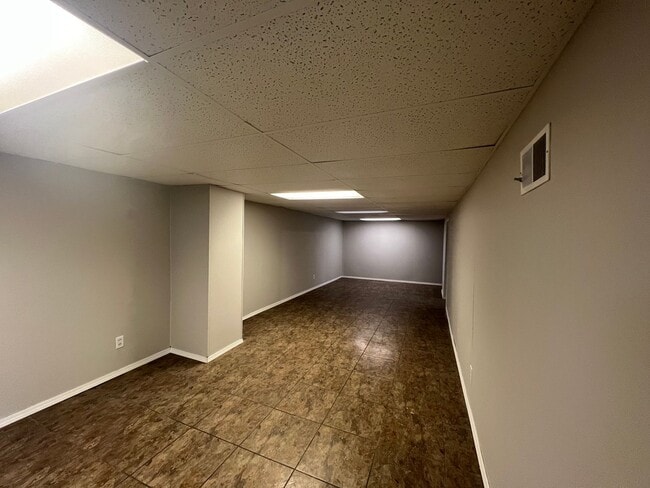 Building Photo - COMING SOON! 3 BEDROOM HOME!!