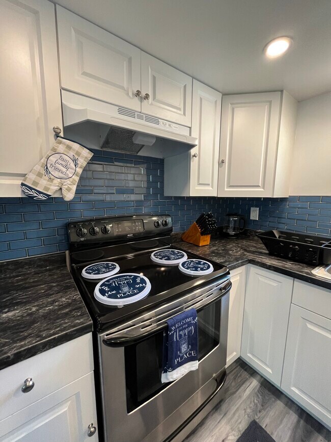 Building Photo - 10875 71st Ave