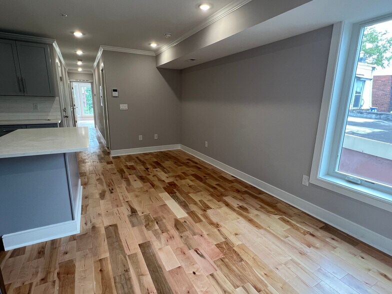 Building Photo - 5128 Spruce St