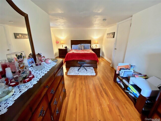 Building Photo - 117 Blydenburgh Ave