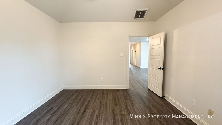 Building Photo - 2009 102nd St