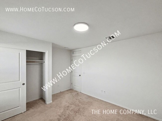 Building Photo - 7108 S Via Gaucho Viejo