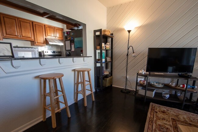 Building Photo - 736 W Ocean View Ave