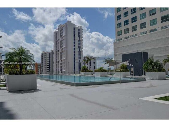 Building Photo - 690 SW 1st Ct