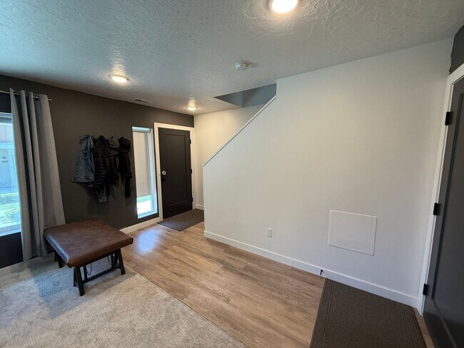 Building Photo - Charming 2BR Townhome in Centerville
