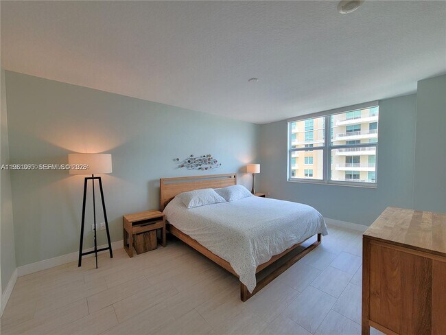 Building Photo - 700 E Boynton Beach Blvd