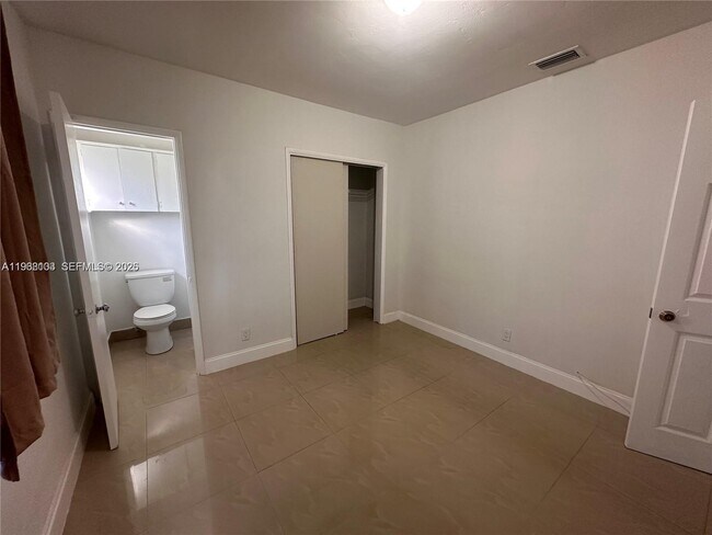 Building Photo - 150 NE 170th St