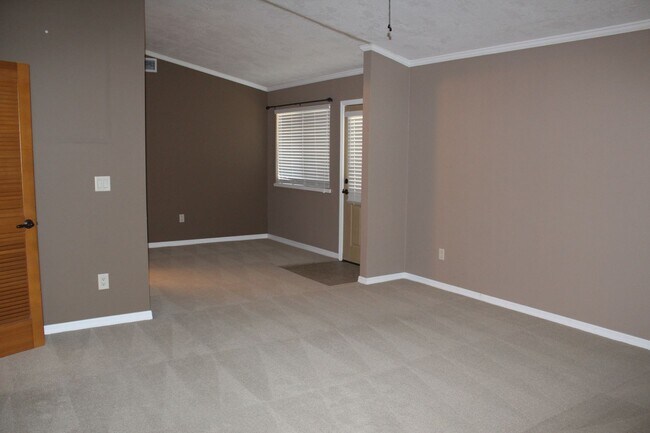 Building Photo - 3 bed 2 bath Home in Port Orange