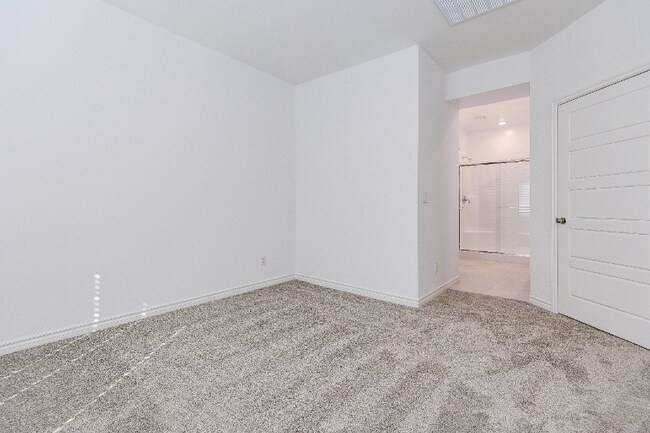 Building Photo - 600 N Carriage Hill Dr