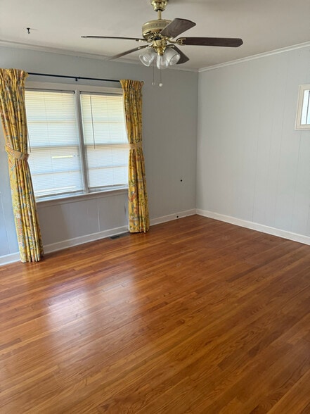 Building Photo - 3896 Park Ave