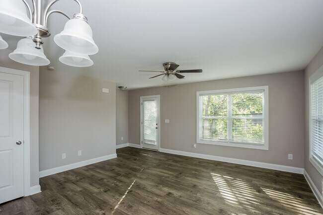 Building Photo - 104 High Ave SW