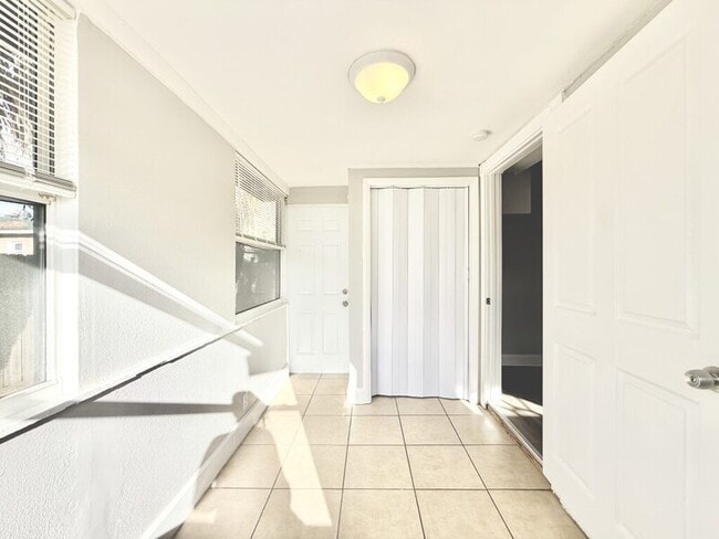 Building Photo - 1914 31st St S