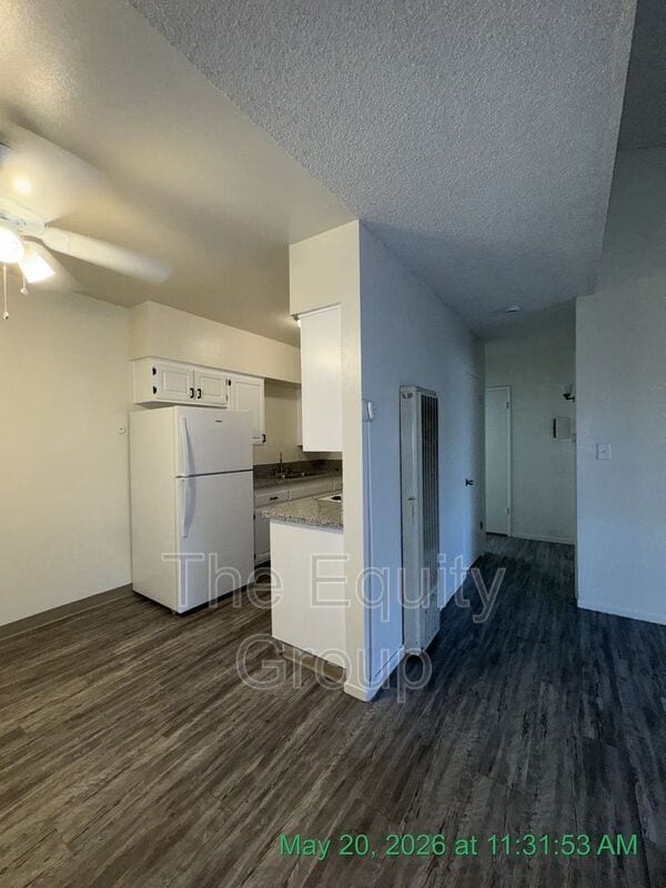 Building Photo - 1432 W Elowin Ave