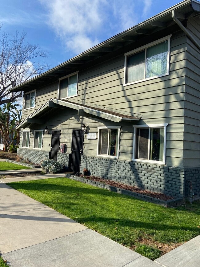 Building Photo - 2415 E. 6th Street