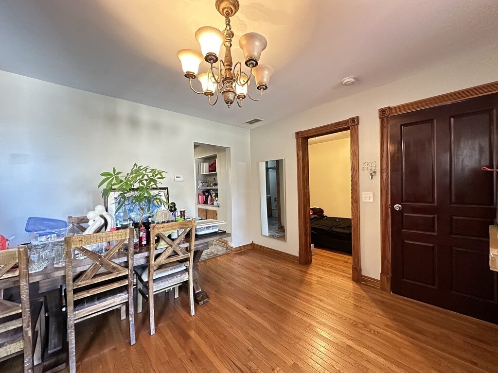Building Photo - 3532 N Elston Ave