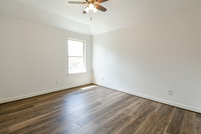 Building Photo - 1215 Redstone Glen Ln