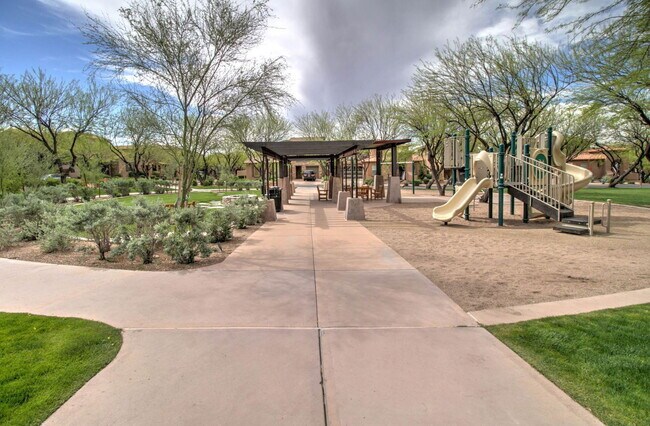 Building Photo - 9427 E Trailside View